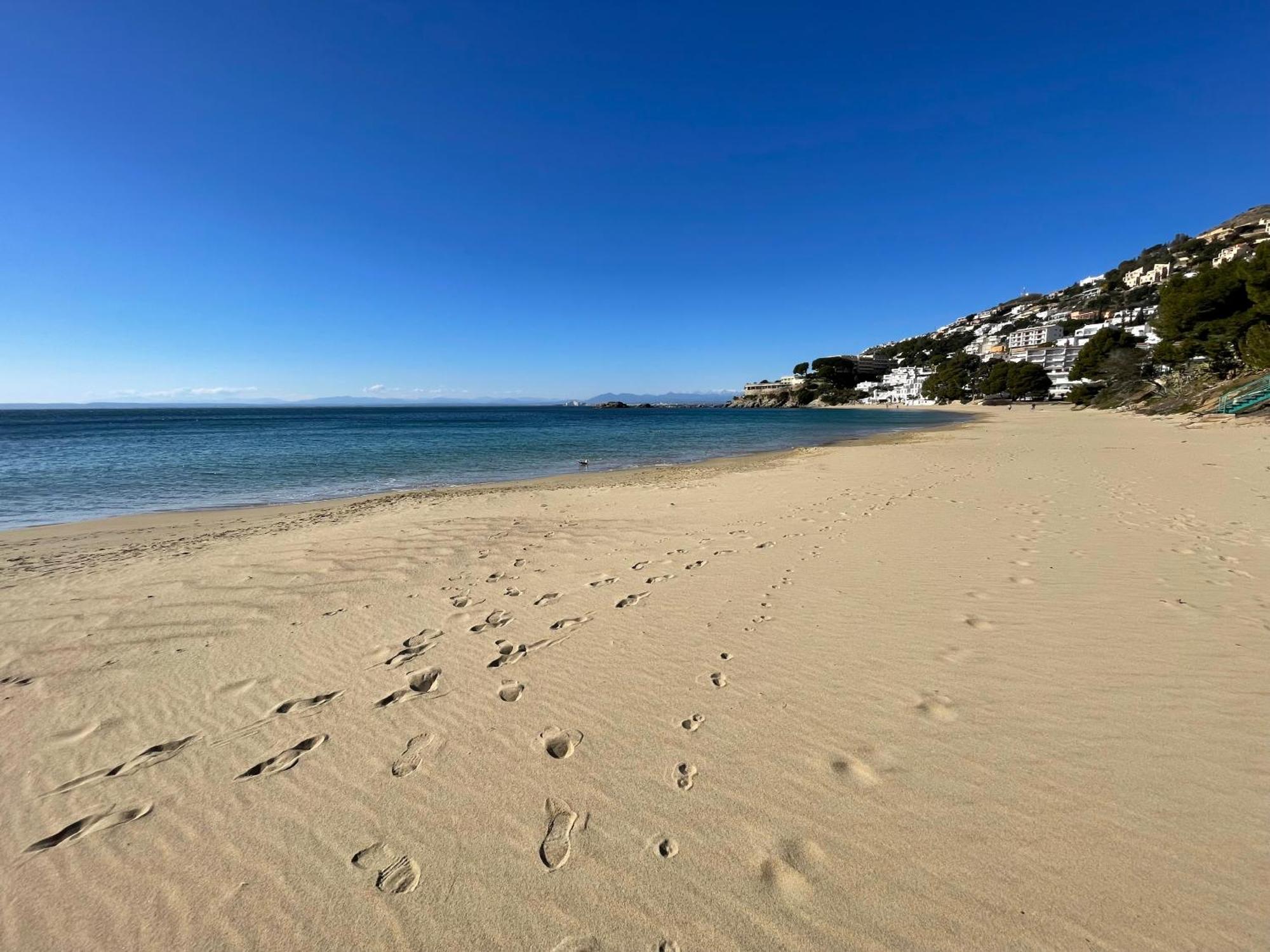 New Madrague Beach Roses Exterior photo