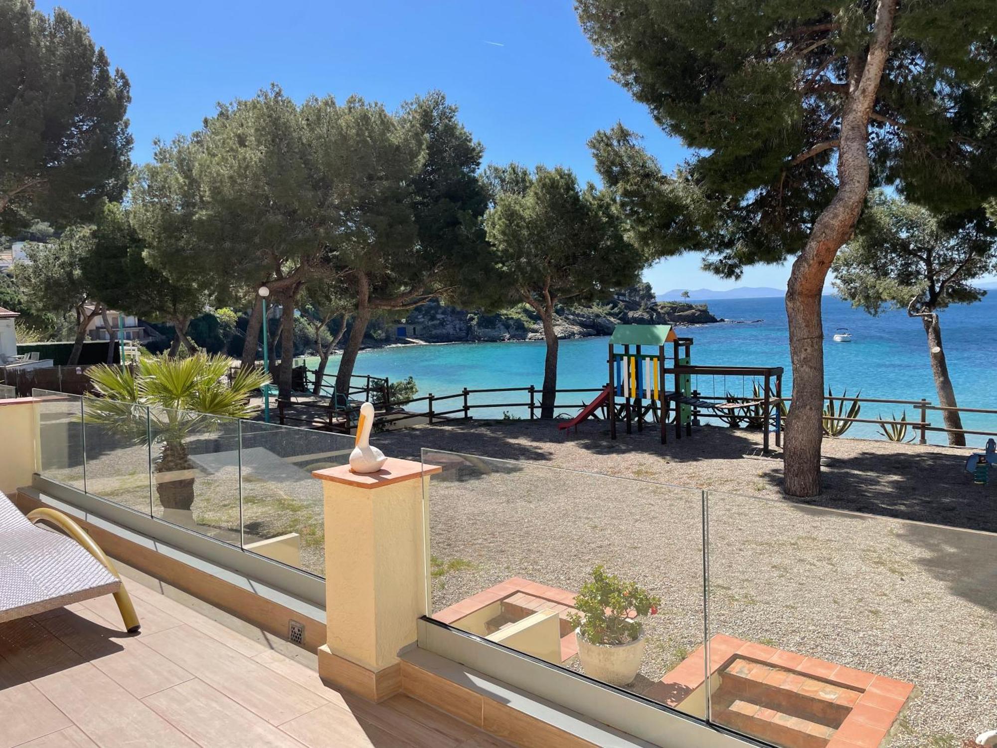 New Madrague Beach Roses Exterior photo